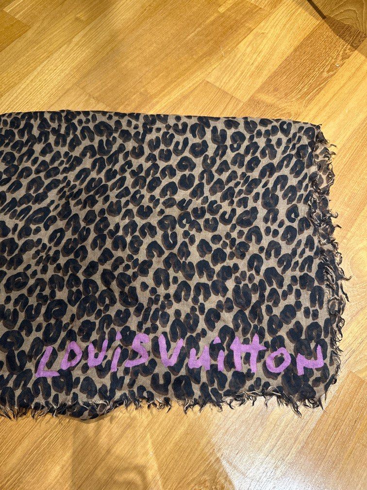 Louis Vuitton Scarf Brown Khaki Leopard print Silk Cashmere ref.49473 -  Joli Closet