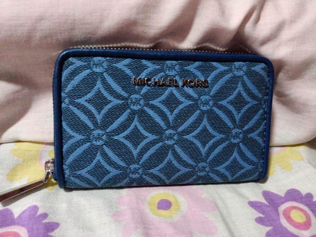 Michael Kors monogram jacquard canvas zip around card case (Category: Luxury Bags & Wallets) located in Paranaque City. Submitted by alymae27 (Listing ID 1238298291, Image 1). Description: Brand new. Length: 12 cm Width: 2cm Height: 8cm Original? Yes, it’s original..