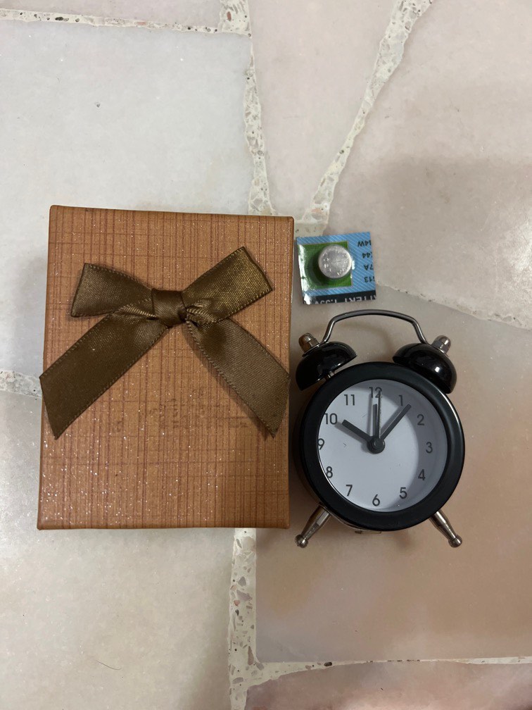 Mountable Mini Clock Mini clock, Furniture & Home Living, Home Decor, Clocks on Carousell