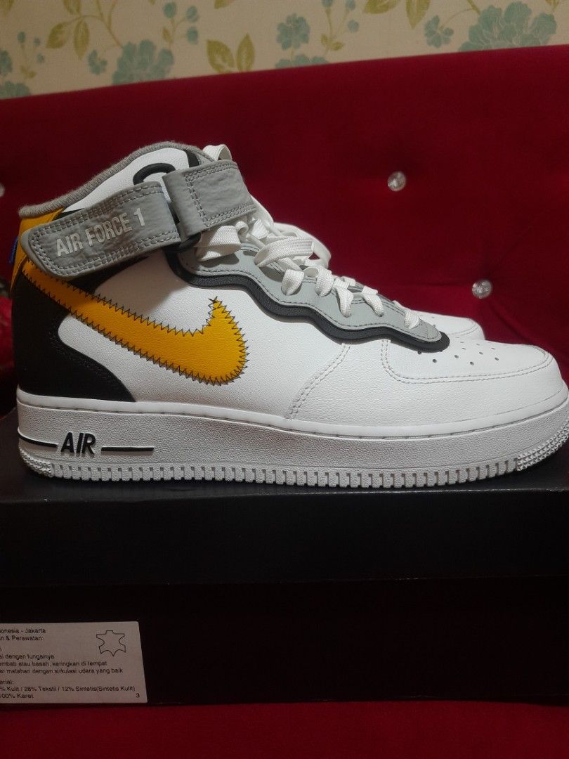 red white and black nike air force 1