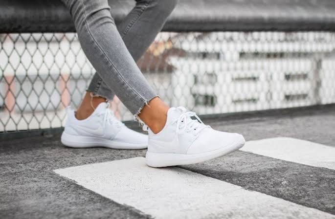 Nike roshe outlet two all white