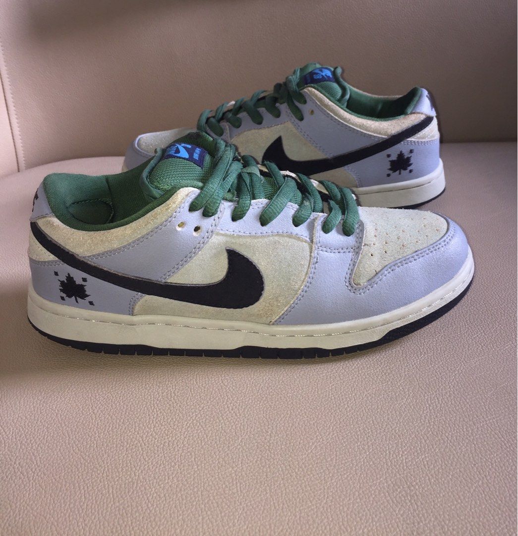 nike sb dunk maple leaf