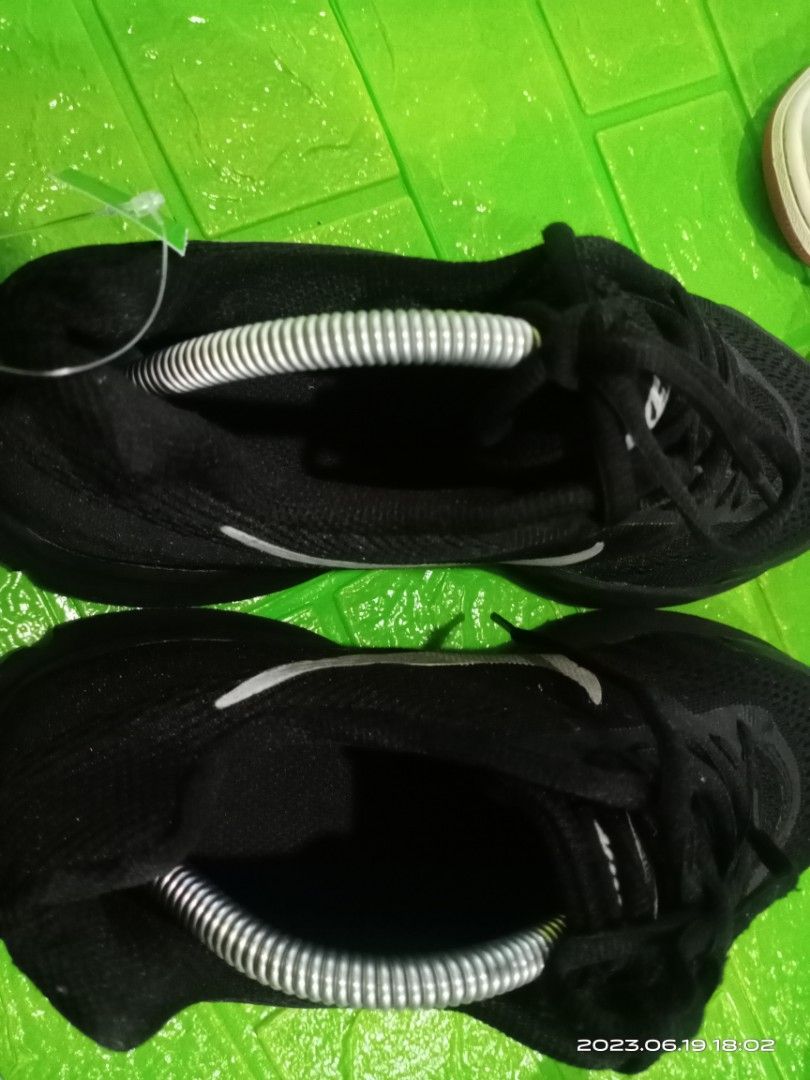 triple red nike shoes