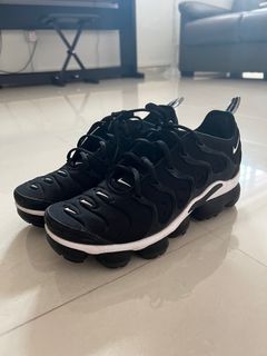 Mens black sales vapormax plus