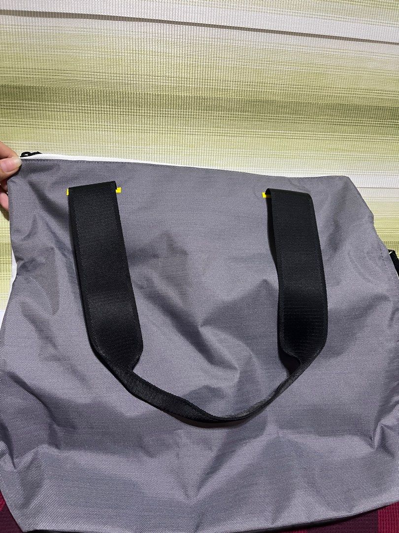 nike women's radiate graphic training tote bag