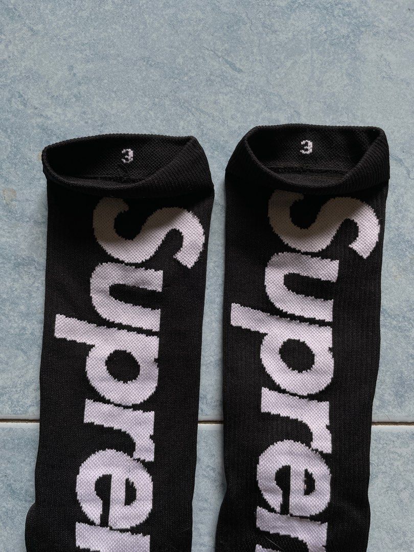 Supreme deals socks black