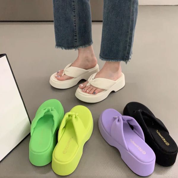 White rubber hotsell platform sandals
