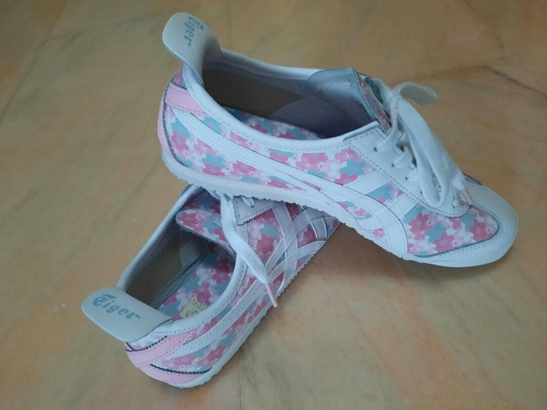 Onitsuka (Category: Sneakers) located in Singapore. Submitted by blossomcat (Listing ID 1238267715, Image 2). Description: Still new. Worn only 5x. Shoebox n Paperbag include. Original shoe. Size in the pic..