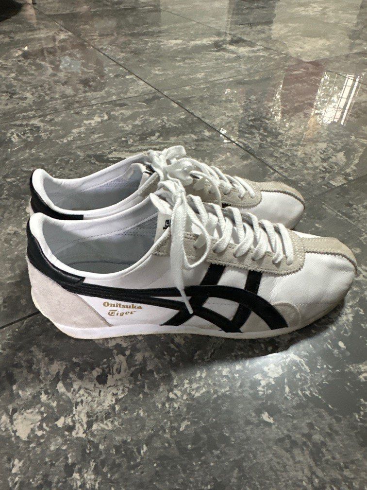 Onitsuka Tiger sneakers shoes (Category: Sneakers) located in Singapore. Submitted by taboo12 (Listing ID 1238243635, Image 2). Description: Authentic. Wear twice like new. Size Euro 40 US 7. No box . Free courier for fast deal..