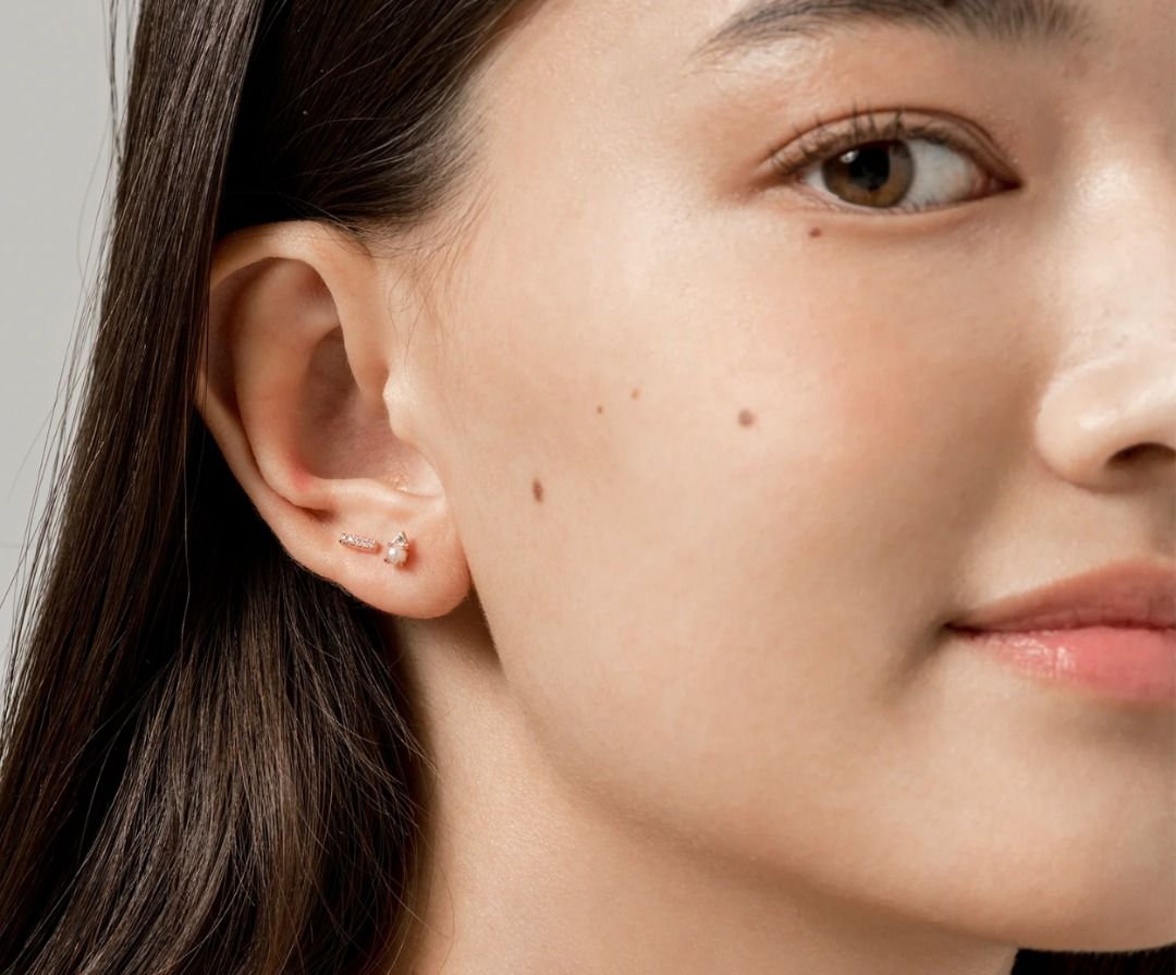 Gold side shop stud earrings