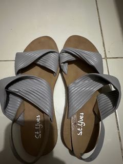 sendal st.yves