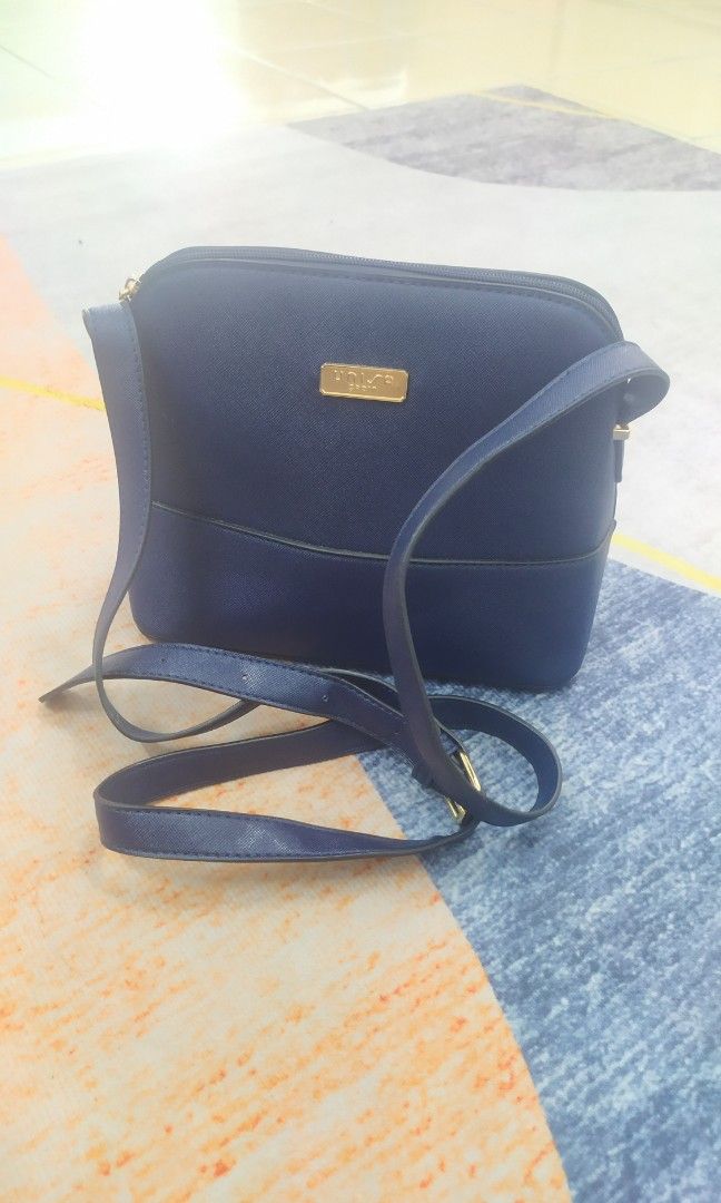 Sling bag brand Unisa