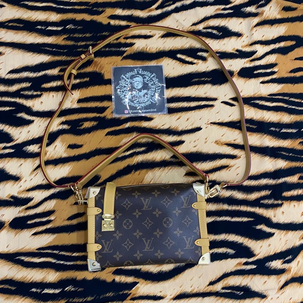 Louis Vuitton Trunks & Bags Tote, Fesyen Wanita, Tas & Dompet di