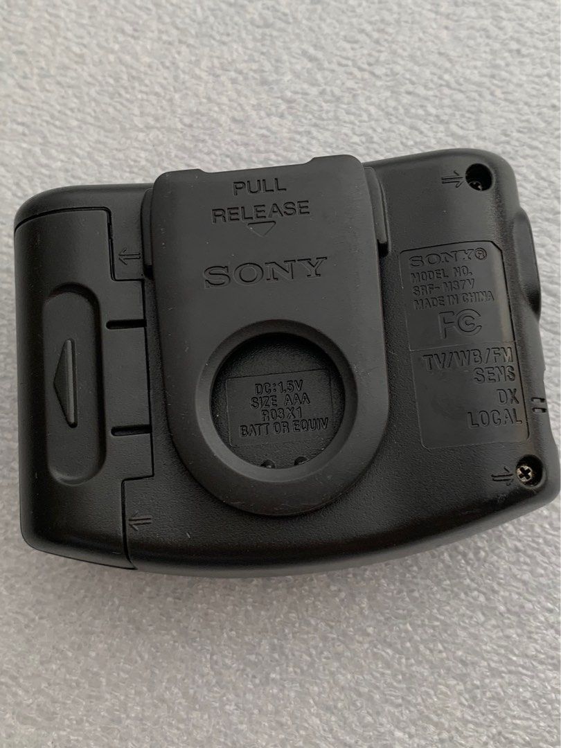 Sony AM/FM/Weather Walkman Radio - SRF-M37V, 耳機及錄音音訊設備, 可攜式音響設備在旋轉拍賣