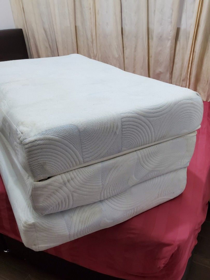 Super single (Zinus Brand) 8'inch Trifold Mattress, Furniture & Home