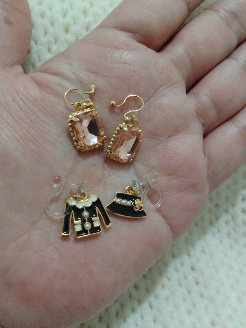 Take all,2 pairs. accessories earrings (Category: Earrings) located in Cavite. Submitted by dreamsky21 (Listing ID 1238317668, Image 2). Description: Accessories only take all 2 pairs Earrings gold plated materials unknown bought in Japan.