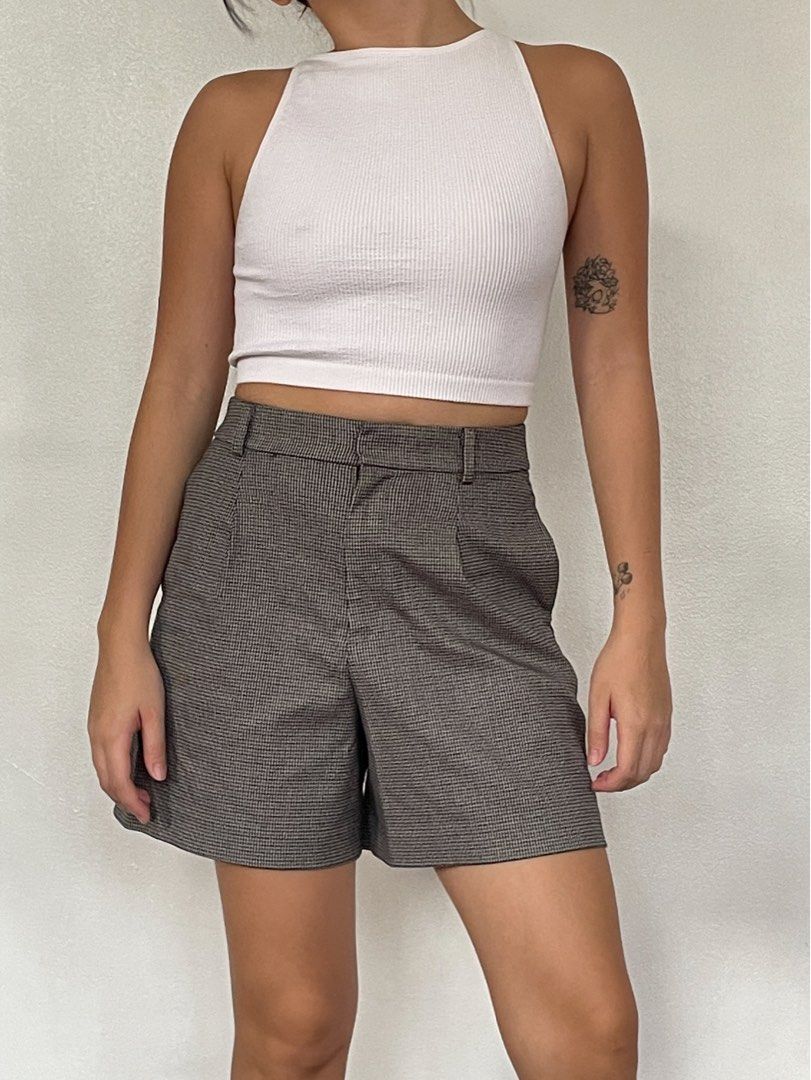 UNIQLO Smart Tucked Shorts, Women's Fashion, Bottoms, Shorts on Carousell