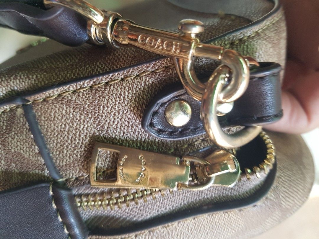 Ideal zipper discount on coach bag