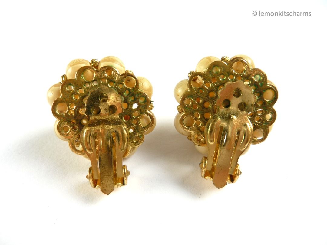 Vintage 1950s Beige Goldtone Cluster Clip Earrings er2236 c