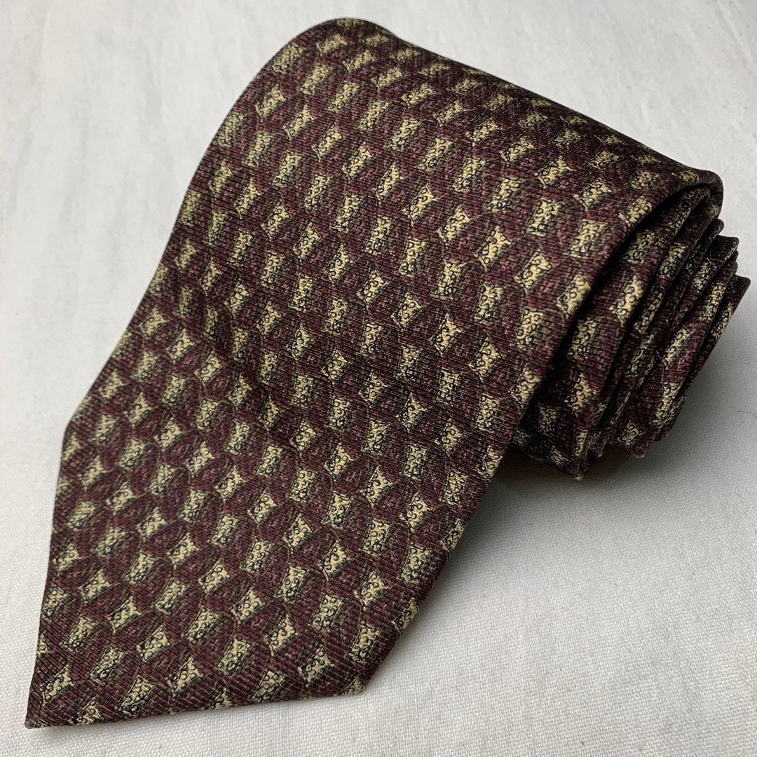 Vintage Pattern Necktie on Carousell