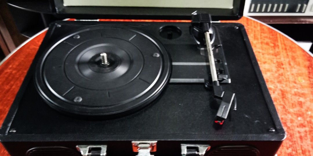 Vintage portable Turntable, Audio, Soundbars, Speakers & Amplifiers on