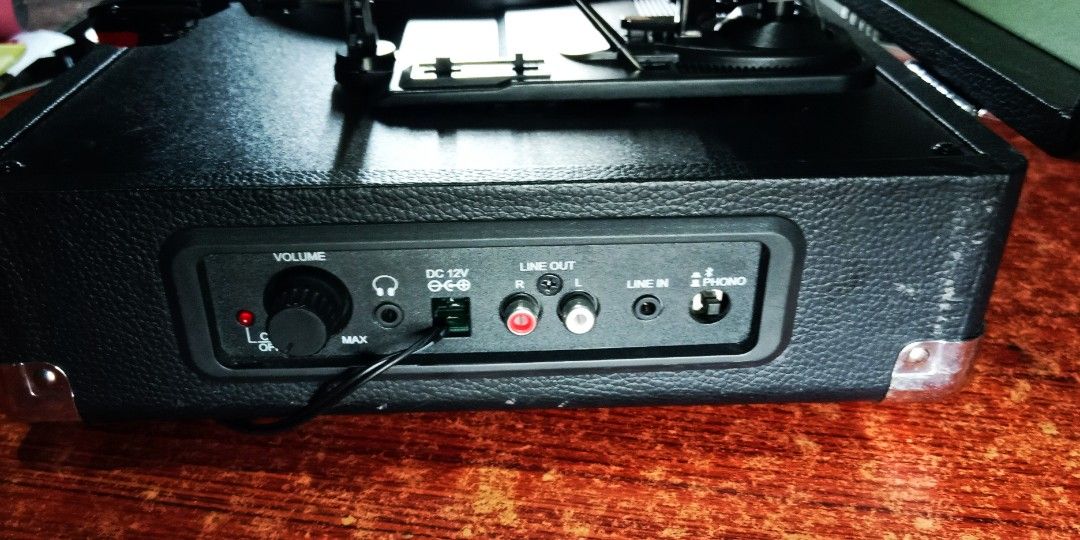 Vintage portable Turntable, Audio, Soundbars, Speakers & Amplifiers on