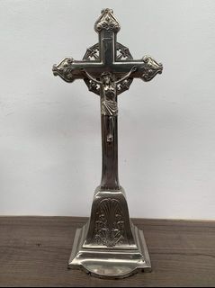 Vintage Silver plated heavy pewter Crucifix