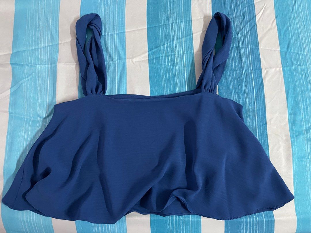 Wear Anika - Ellis Top (Category: Blouses) located in Quezon City. Submitted by prebyv (Listing ID 1238304384, Image 2). Description: Size XS Anika Wear anika.