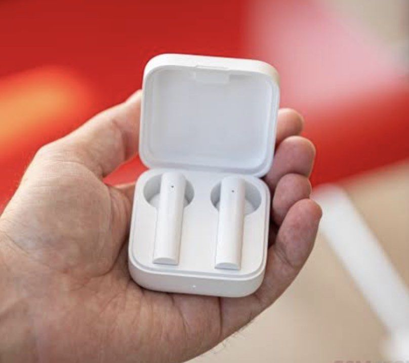 Xiaomi (Category: Earphones) located in Quezon City. Submitted by 4seasonshop (Listing ID 1238424928, Image 3). Description: 💯original and authentic No issues, in excellent condition RFS: upgrade Bought for 2,100 no box.