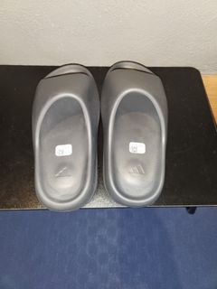 yeezy slide Onyx/grey 42