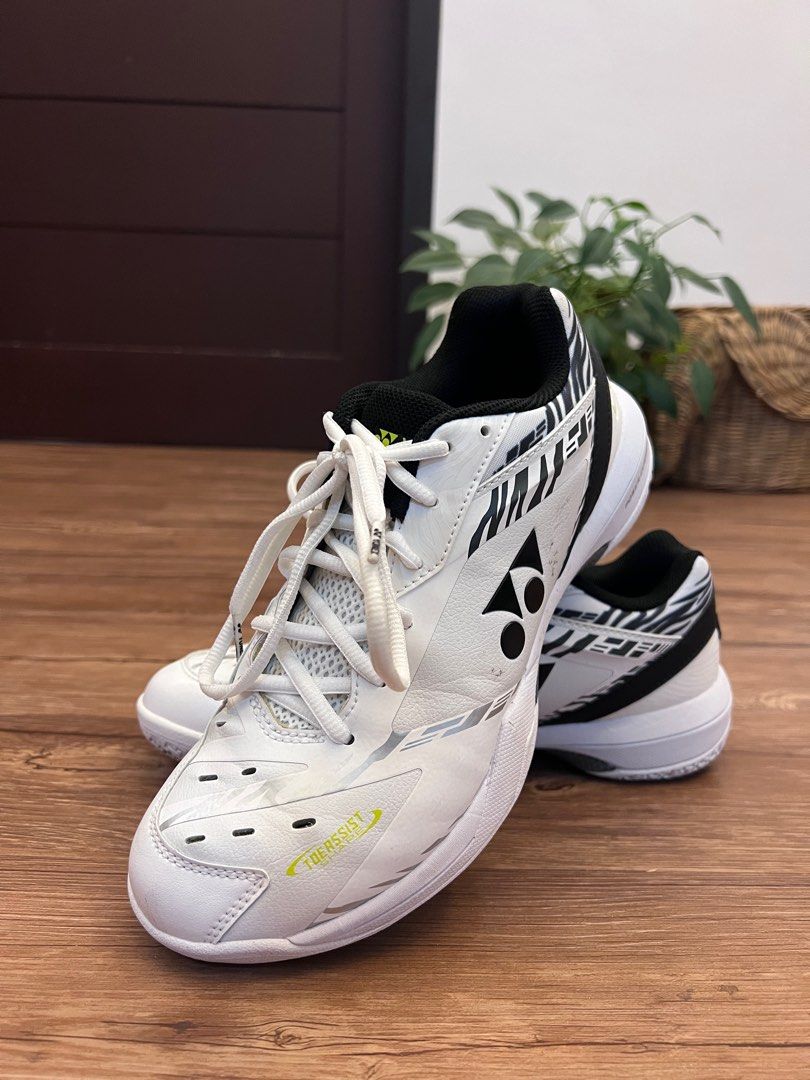 yonex indoor badminton shoes