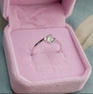 0.30 carats Flower Solitaire Ring