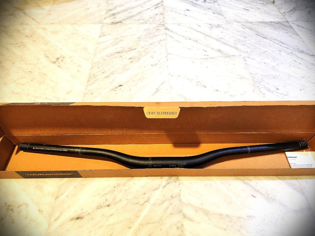 Mtb handle bar. 780mm 35mm diameter clamp Bontrager riser handle bar