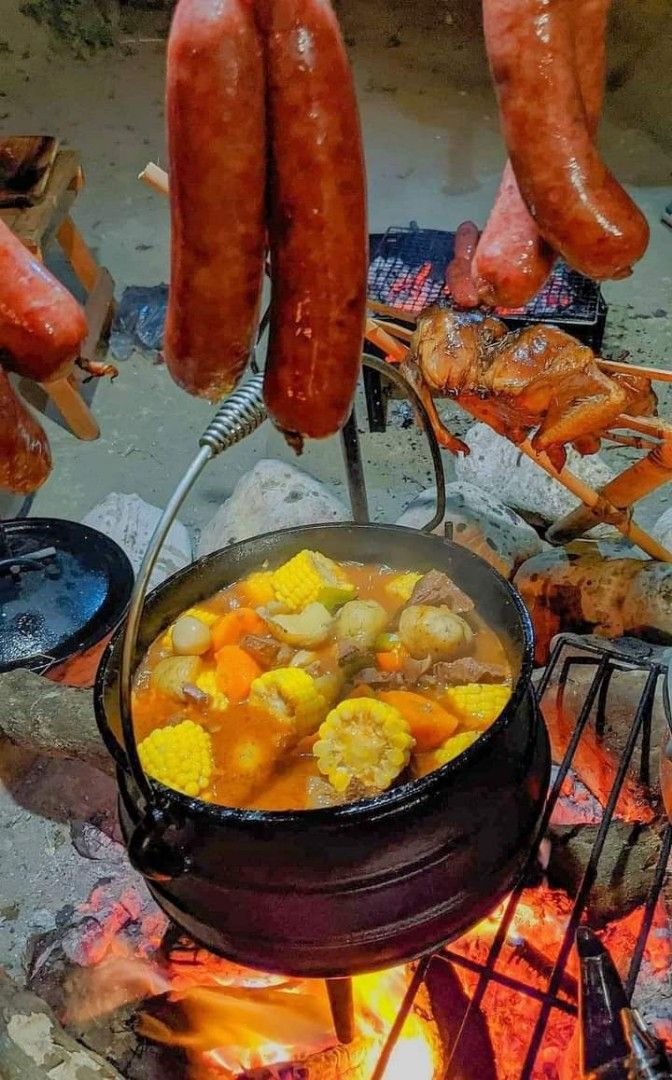 8 Quarts Adventuridge Cast Iron Potjie Pot (with storage box) on Carousell