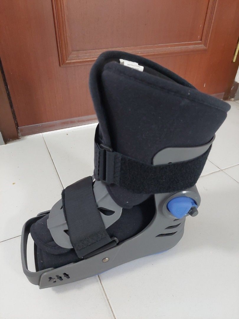 Apollo walker boot for left foot, Health & Nutrition, Medical Supplies