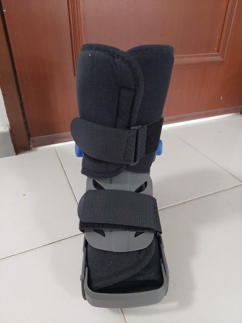 Apollo walker boot for left foot, Health & Nutrition, Medical Supplies
