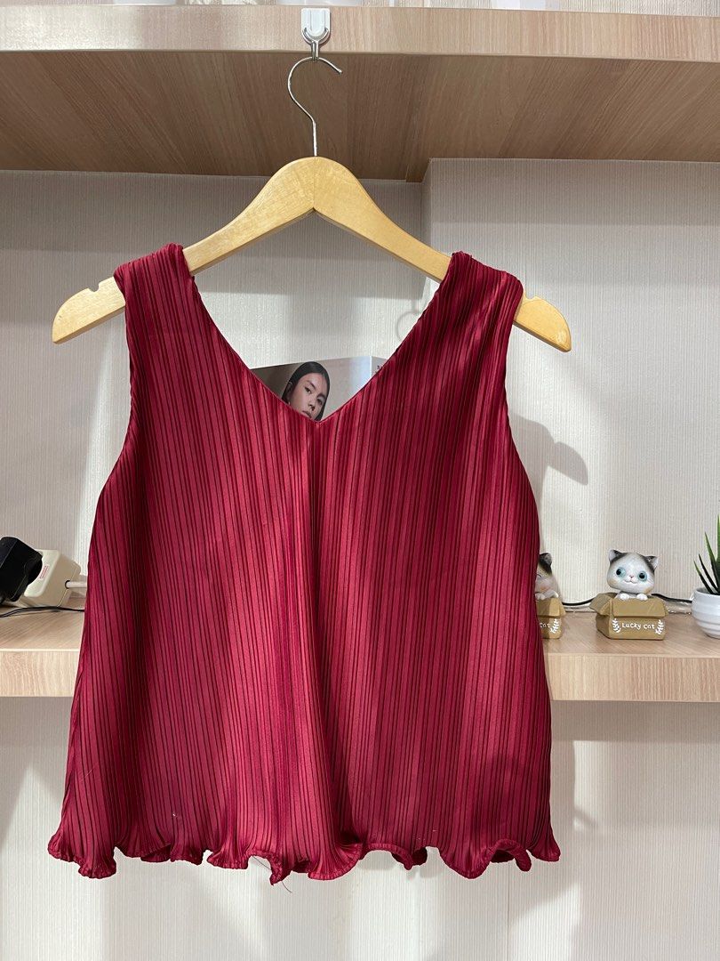 Atasan Blouse Ruffle, Tampil Feminim dan Stylish - Featured Image