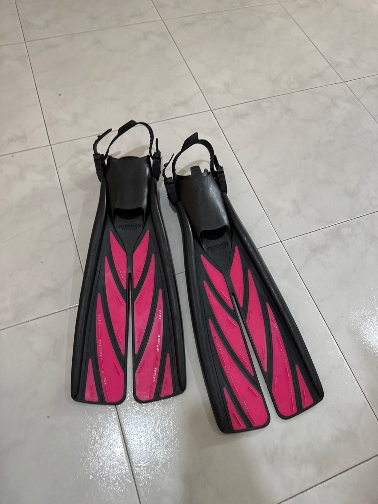 atomic aquatics split fin in pink size S, Sports Equipment, Other