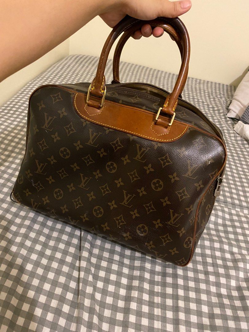 Authentic LV vintage Baby Bag (Category: Luxury Bags & Wallets) located in Quezon City. Submitted by mnl.authentics_closet (Listing ID 1235303166, Image 2). Description: Authentic LV Baby Bag (you can convert it as laptop and gadgets bag) Vintage No inclusions Have leather markings due to storage This is vintage so please manage your expectations. Please check photos for corner flaws. Slightly negotiable.