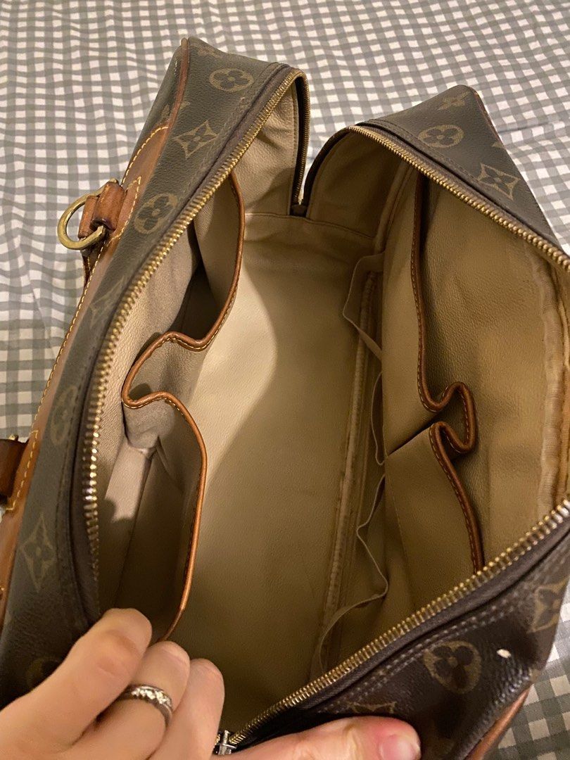 Authentic LV vintage Baby Bag (Category: Luxury Bags & Wallets) located in Quezon City. Submitted by mnl.authentics_closet (Listing ID 1235303166, Image 3). Description: Authentic LV Baby Bag (you can convert it as laptop and gadgets bag) Vintage No inclusions Have leather markings due to storage This is vintage so please manage your expectations. Please check photos for corner flaws. Slightly negotiable.
