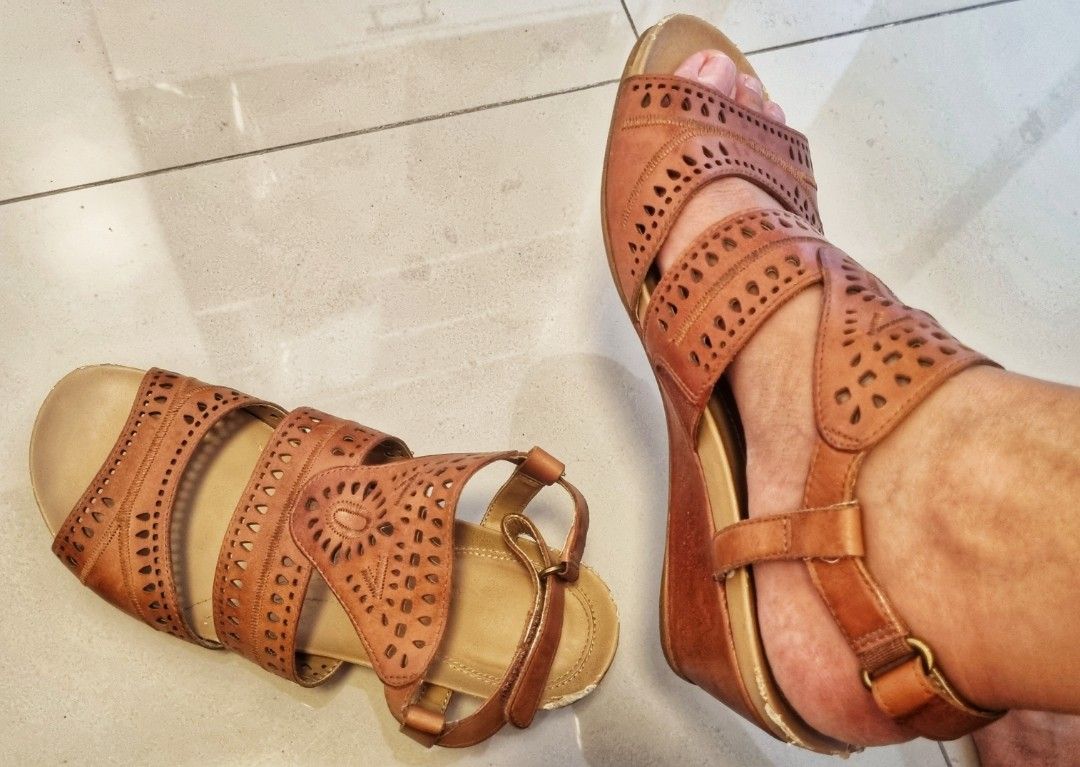 Naturalizer shop ollie wedge