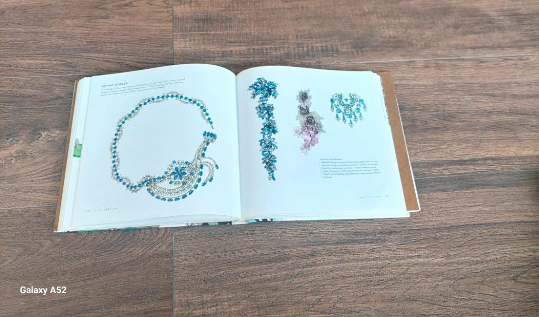 BUKU IMPORT VINTAGE COSTUME JEWELLERY BOOK CAROLE TANENBAUM, Buku