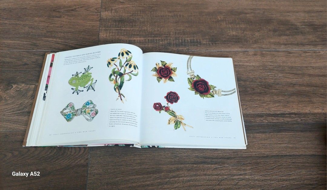 BUKU IMPORT VINTAGE COSTUME JEWELLERY BOOK CAROLE TANENBAUM, Buku