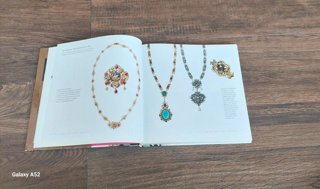 BUKU IMPORT VINTAGE COSTUME JEWELLERY BOOK CAROLE TANENBAUM, Buku