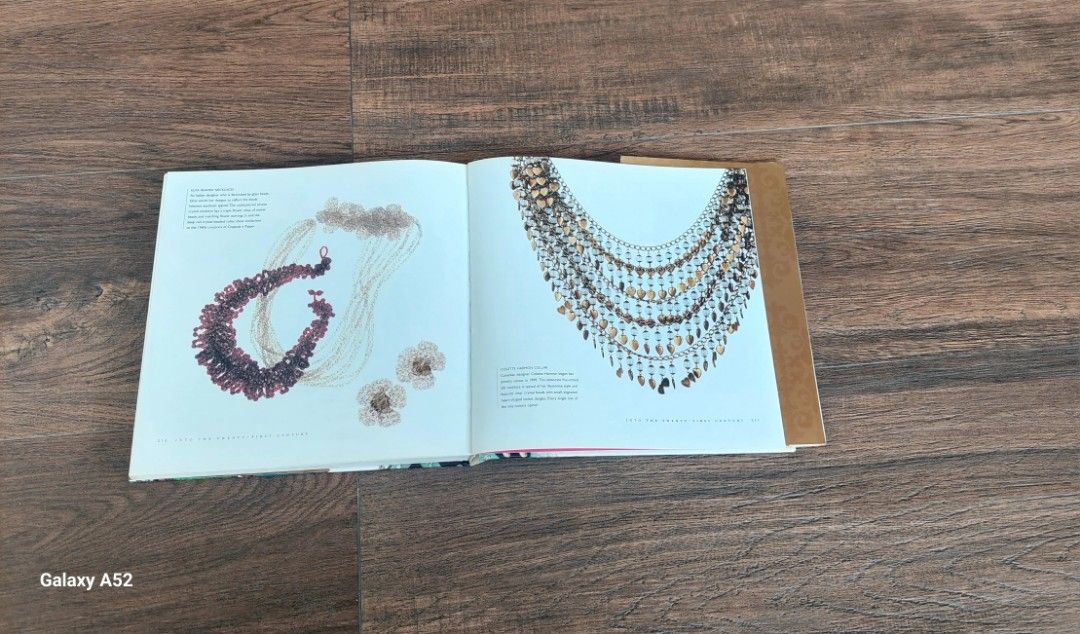 BUKU IMPORT VINTAGE COSTUME JEWELLERY BOOK CAROLE TANENBAUM, Buku