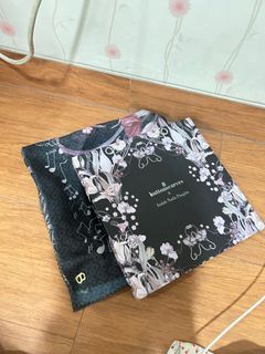 Buttonscarves