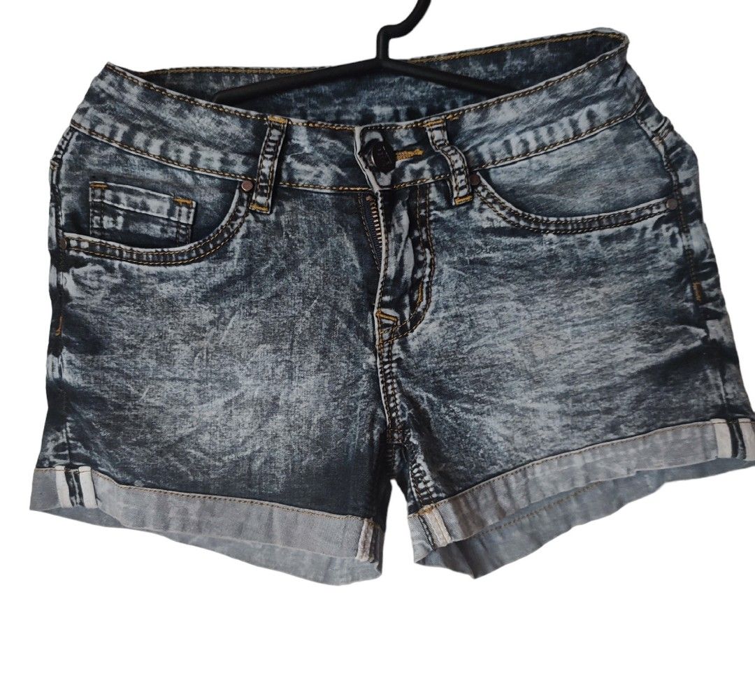 Canada Pekpek Shorts (Category: Babies & Kids Fashion) located in Mandaluyong City. Submitted by FreshFoldsPh (Listing ID 1235190770, Image 1). Description: Canada Mini Shorts ₱50 + SF Size: Small Dimensions: Width: 12.5" Length: 11" Leg length: 9" Conditions: Signs of Usage.