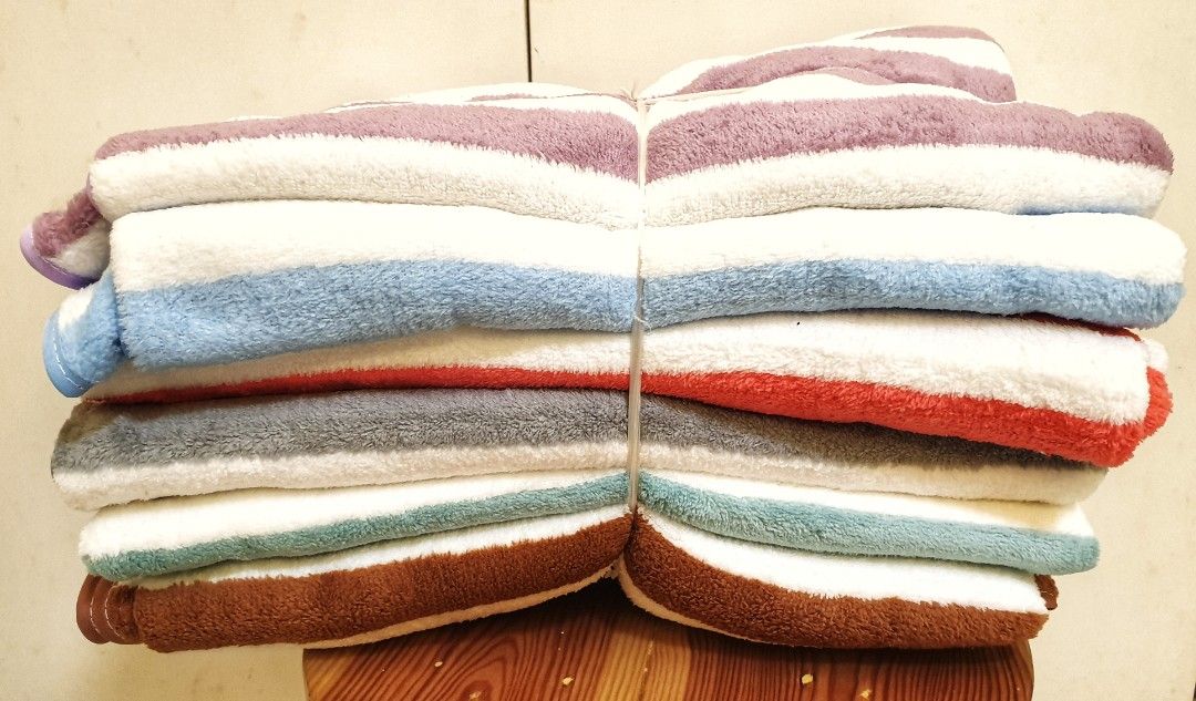 Cannon Microfiber Bath Towels (Category: Bedding & Towels) located in Manila. Submitted by reszchebij00288 (Listing ID 1235246869, Image 1). Description: Cannon Microfiber Bath Towels Dimension: Length - 55"; Width - 28" Available in various colors Php250 each.