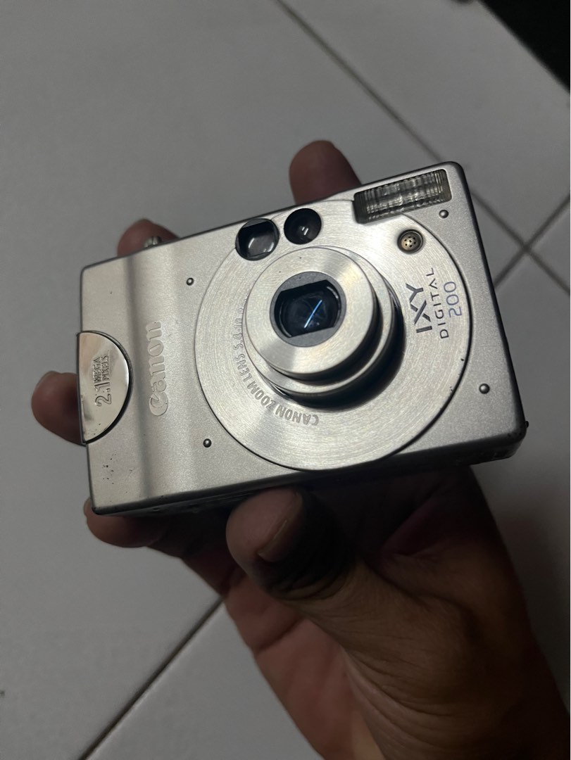 CANON DIGITAL IXY 200 WITH CHARGER, BATTERY AND CF CARD, Photography