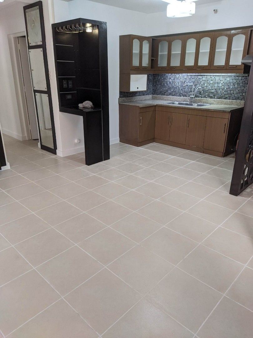 CEDAR CREST CONDOMINIUMS UNIT FOR SALE TAGUIG, Property, For Sale